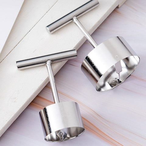 Close-up view of the fruit and vegetable corer blades